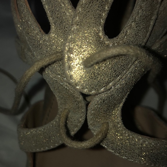 Gold heels - Picture 4 of 6